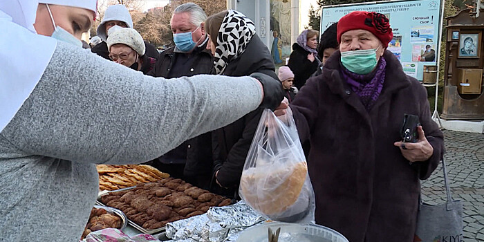 Крещенская ярмарка открылась в Бишкеке: доходы от продажи блюд пойдут на благотворительность