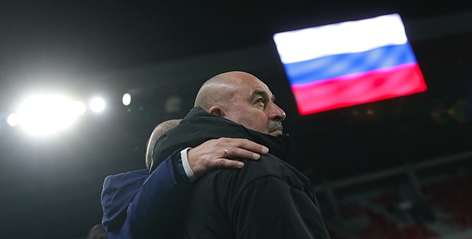 Фанаты устали от Черчесова в сборной России. Но тренер понятно ответил на острые вопросы
