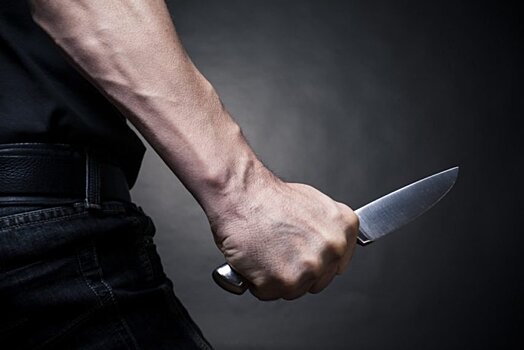 Житель Саратовского района напал с ножом на полицейского