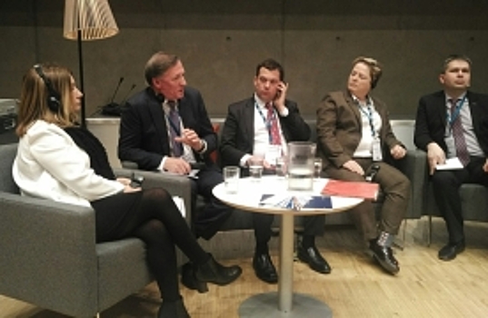 Глава МИД Венгрии: России и Западу необходимо продолжать диалог