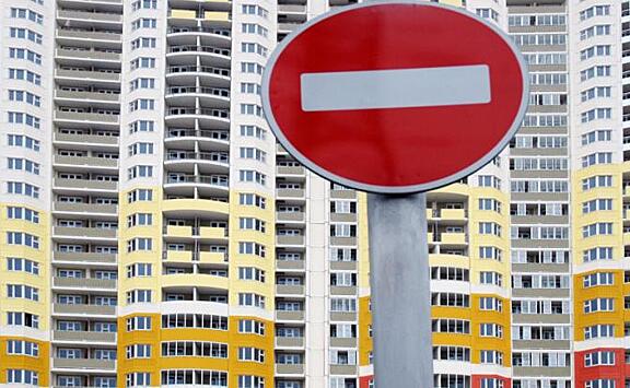 Власть заставит нищих россиян покупать дорогое жилье