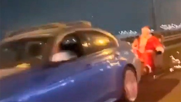 В Ростове оштрафовали водителя BMW, прокатившего в санях Санта-Клауса