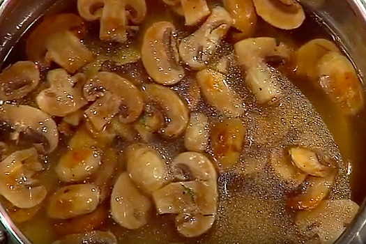 Быстрый рецепт: как приготовить солянку с грибами за 20 минут