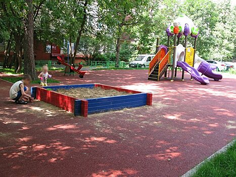 В дворах на Гастелло в Сокольниках появятся новые скамейки, спортивные снаряды и игровые комплексы