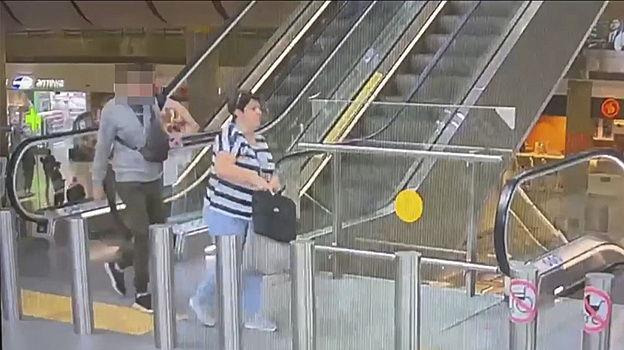 В аэропорту Санкт-Петербурга пассажир украл часы попутчицы