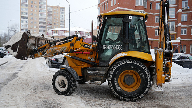 В Лобне уборкой снега занимаются 420 человек и 95 единиц техники