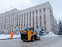 Дополнительную спецтехнику выводят на улицы Краснодара для борьбы со снегом