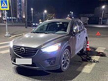 В Кирове несовершеннолетний самокатчик попал под колеса «Мазды»