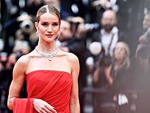 Роузи Хантингтон-Уайтли снялась в бикини во время путешествия на яхте