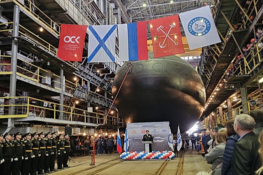 В Петербурге спустили на воду дизель-электрическую подводную лодку "Можайск"