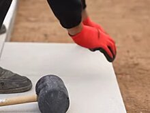 На театральной площади в Глазове начали укладывать плитку