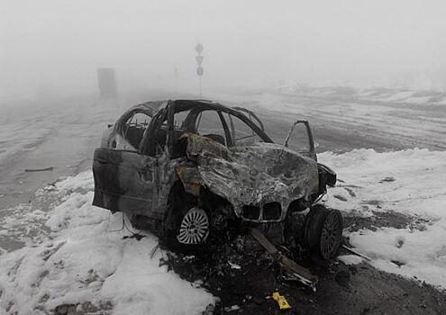 BMW под Самарой столкнулся с фурой и сгорел