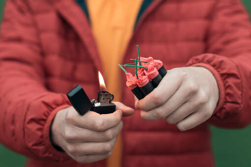 В Петербурге неизвестные взорвали петарду в метро