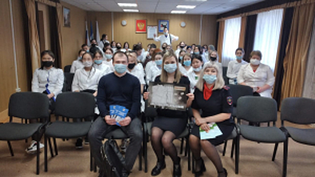 В Приморском крае полицейские провели профилактический урок для лицеистов в рамках операции «Дети России - 2021»