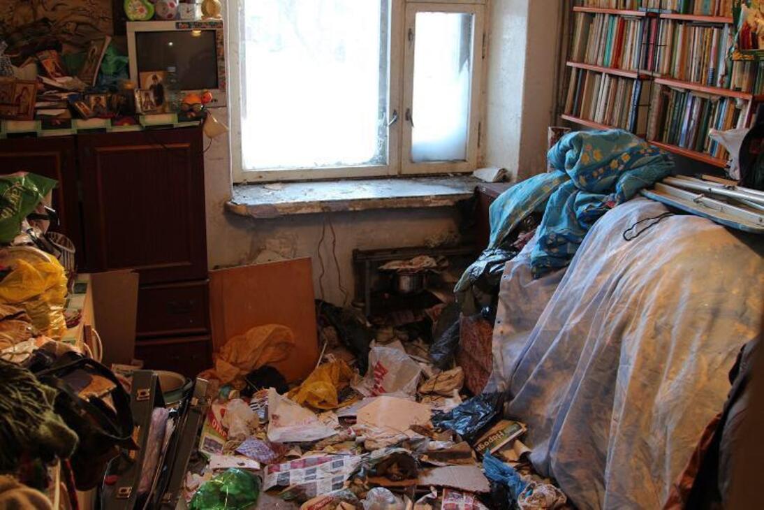 Хлам в квартире. Синдром диогена: патологическое накопительство. Грязная комната. Беспорядок в квартире. Захламление квартиры.