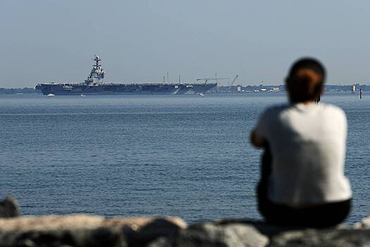 Американский авианосец зашел в Карибское море