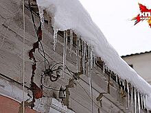 В Ижевске вывеска магазина упала на пенсионерку