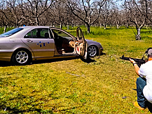 Может ли небронированный Mercedes спасти от пули?