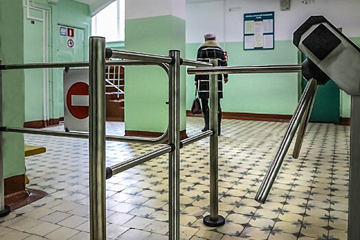Новую систему безопасности устанавливают в школах Владивостока