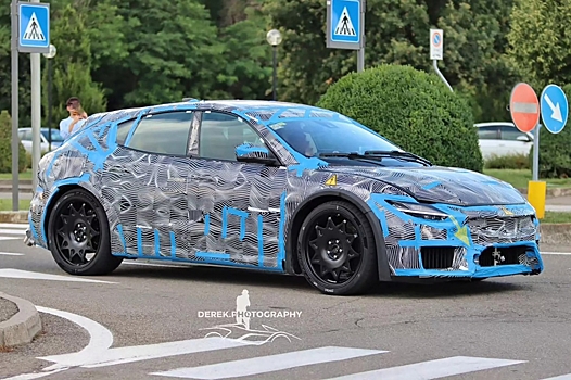 Новый электрокар Ferrari засветился во время тестов