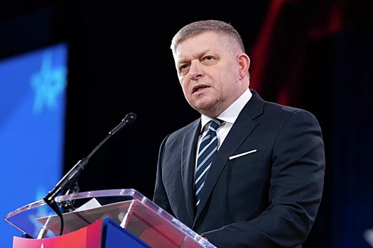 Фицо напомнил Джонсону, что русский становится на колени только, когда хочет завязать себе шнурки