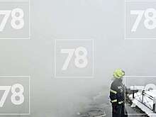 В Петербурге автомобили начали уходить под землю из-за прорыва трубы с кипятком