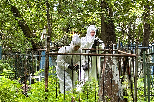 Люди в белом замечены на самом старом кладбище Каргата