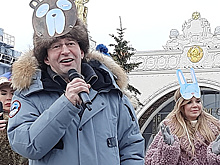 Хабенский, Бероев и Сафронов вышли на лед в благотворительный день на катке ВДНХ