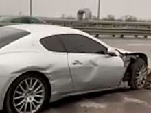 В Петербурге пьяный угонщик припарковал Maserati в отбойник