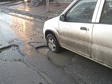 Как после бомбёжки: новосибирец обнаружил опасные ямы на дорогах МЖК