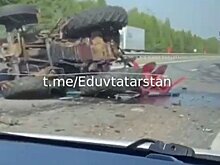 Соцсети: в Татарстане на трассе М-7 произошло ДТП — перевернулся трактор