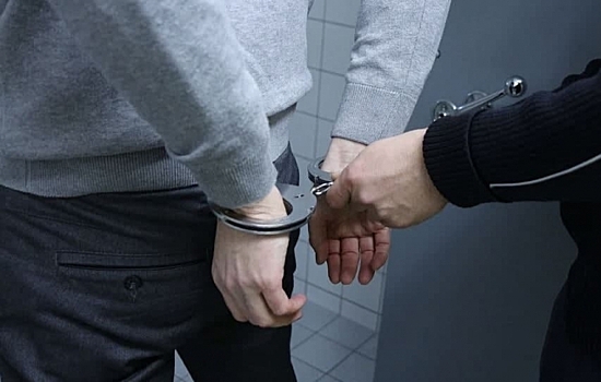 В Петербурге по делу о сбыте наркотиков арестовали полицейского