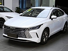 BYD представил гибридный седан с запасом хода 1200 км