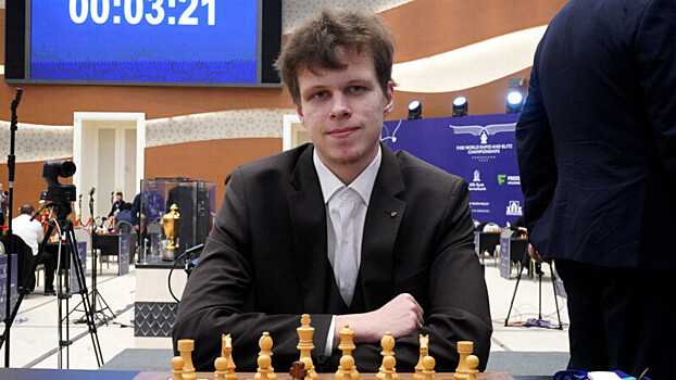 Артемьев единолично лидирует после второго дня соревнований по рапиду на турнире «Шахматные звезды»