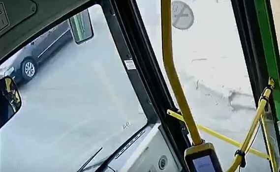 Глава регионального Минтранса объяснил аварийность одного из перекрёстков Курска