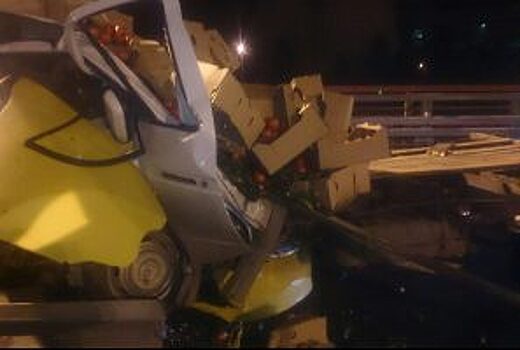 Водителя раздавило помидорами в Петербурге