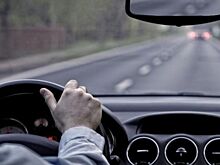 Скрещенные руки: о чем говорит жест водителя встречного авто?