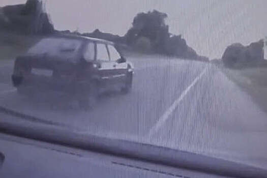 Полицейские в Ленинградской области открыли огонь по угнанному автомобилю