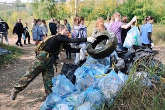 В Красноярске волонтёры Дня Енисея собрали с берега реки 1267 мешков мусора