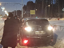 Екатеринбуржец застрял на путях и задержал движение трамваев