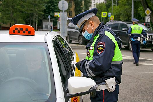 В Госдуму внесен законопроект о запрете работать в такси без российских прав