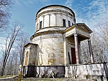Необычный старинный костел-каплицу можно увидеть в поселке Сиверский