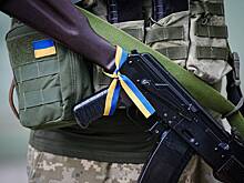 Депортированных из США украинских мужчин по возращении на родину встретили военкомы