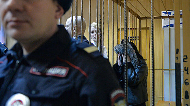 Суд подтвердил арест 569 участков экс-руководителей Внешпромбанка