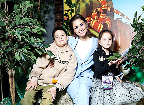 Муцениеце с детьми, Учитель с дочерью и другие звезды на премьере «Коати. Легенда Джунглей»