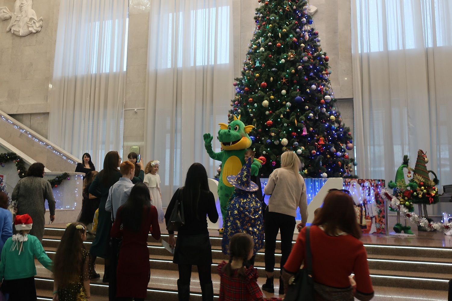 Около 1000 юных дончан побывали на «Губернаторской новогодней елке»