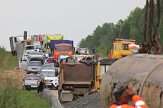 На размытой трассе в Тюменской области ввели «сухой закон»