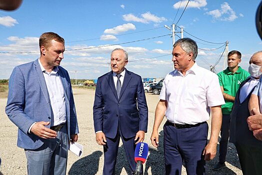Володин на стройплощадке инфекционной больницы призвал наказывать ответственных чиновников