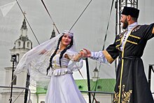 Бакинский бульвар: минчане угощались пловом и танцевали лезгинку