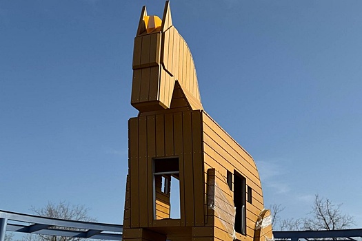 В Керчи появился "Троянский конь"